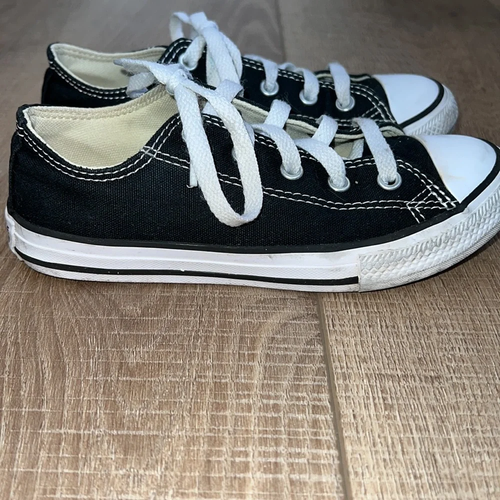 Black Converse Allstars Size 1.0 YOUTH - Picture 2 of 7